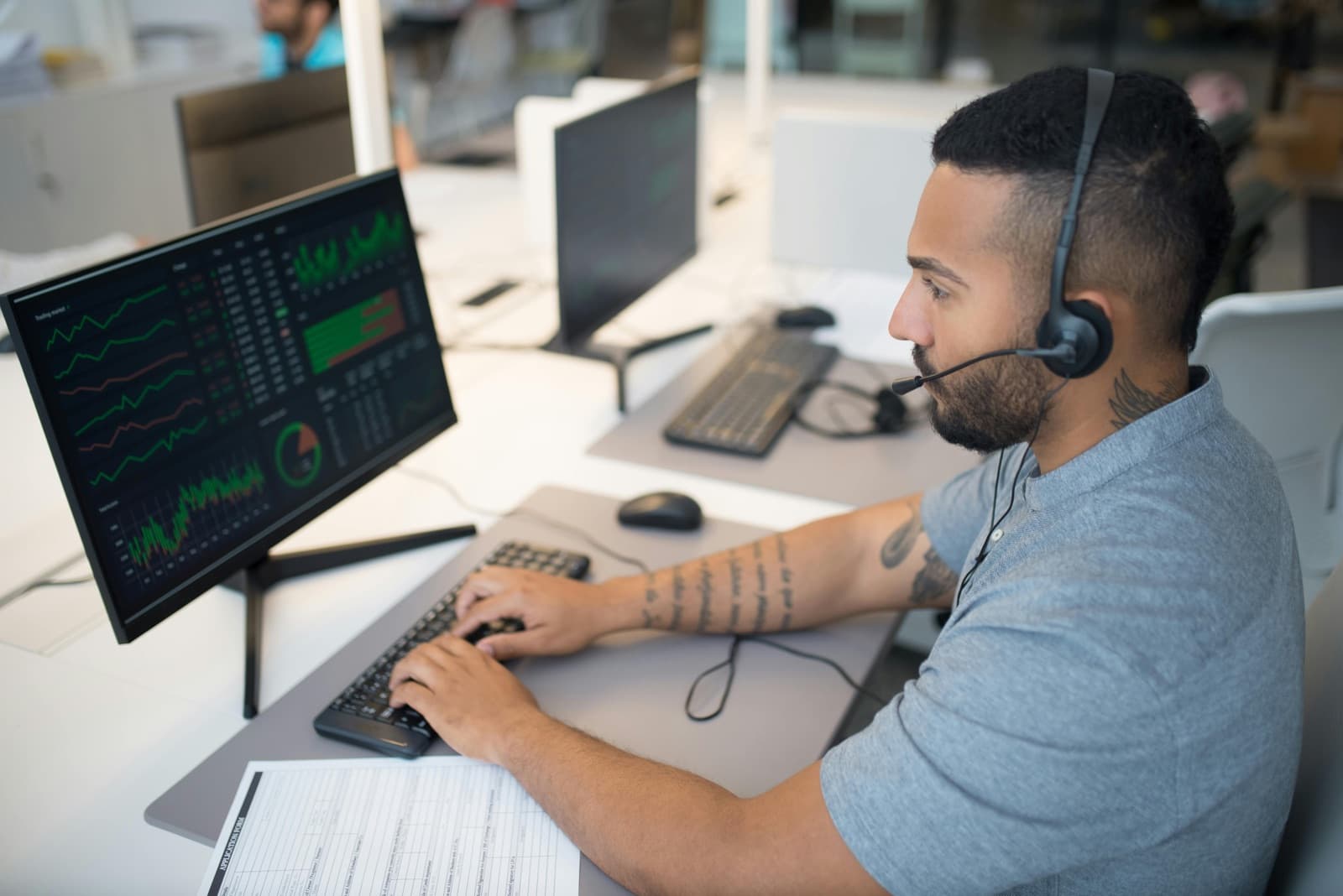 US-based telemarketing agent on an outbound call